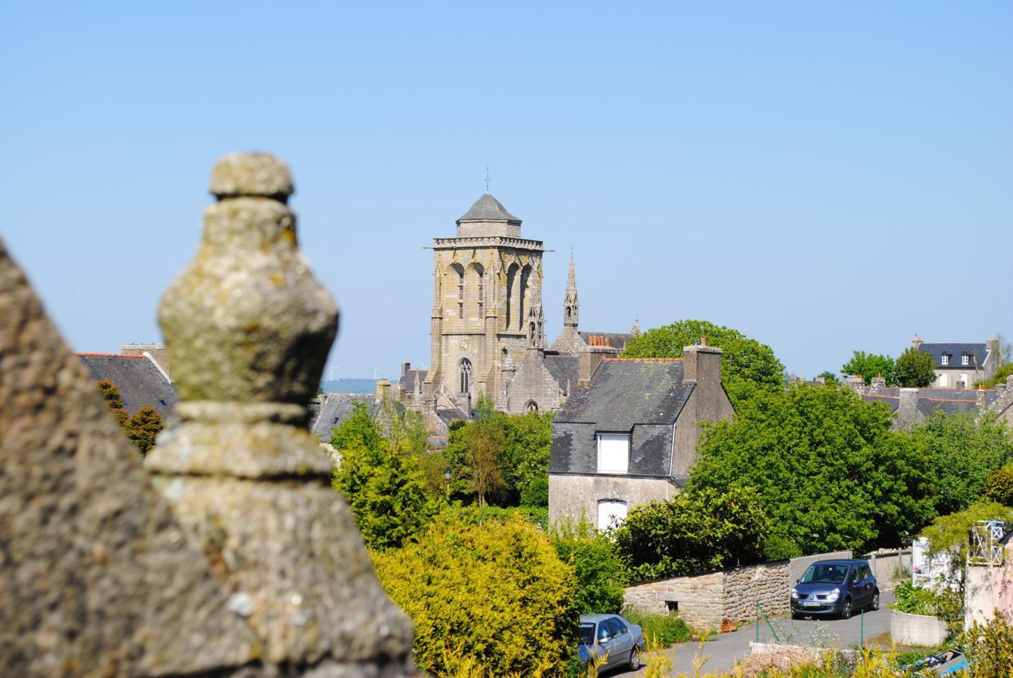 Hotel Logis Le Prieure Locronan Exterior foto