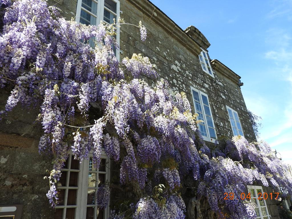 Hotel Logis Le Prieure Locronan Exterior foto