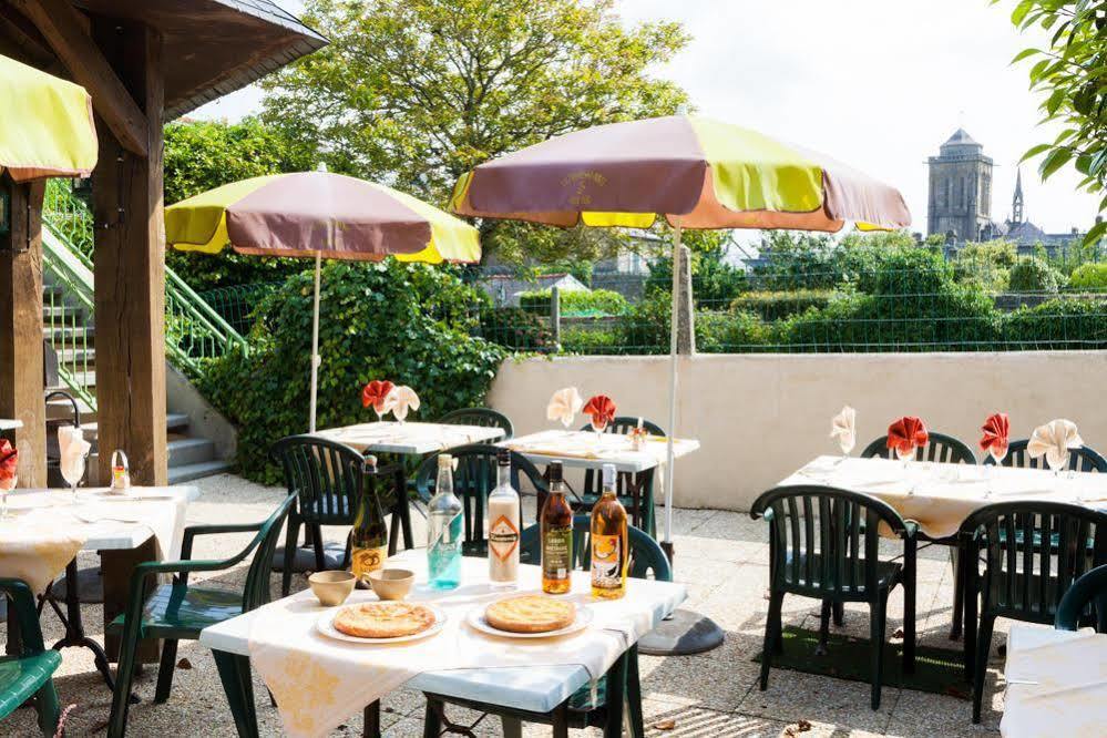 Hotel Logis Le Prieure Locronan Exterior foto